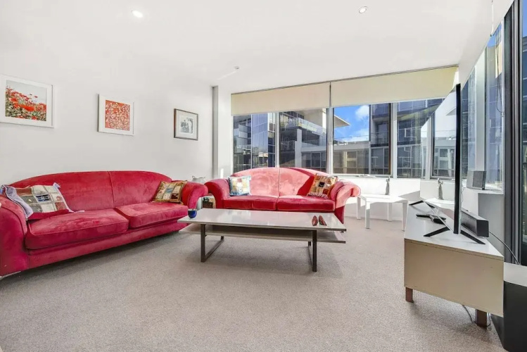 Canberra Lakefront 2-bed With Pool,