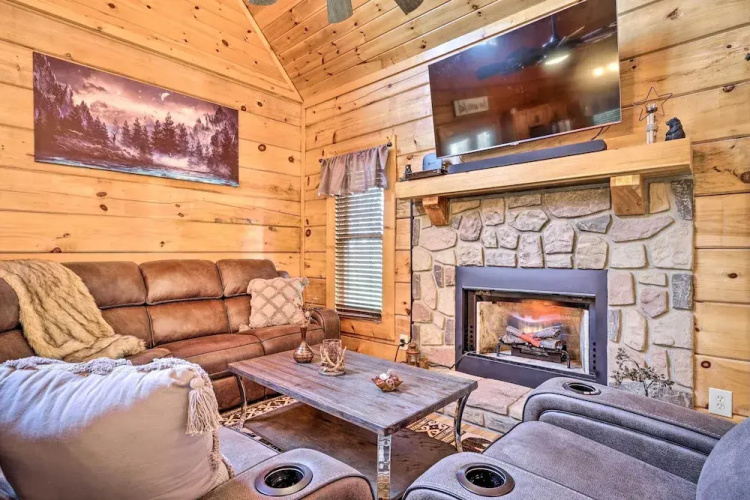 'star Lite' Cabin: Hot Tub, Deck & Pool Table