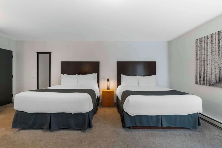 Standard Quadruple room with courtyard view