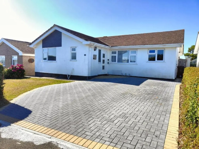 3 Bedrooms Cottage