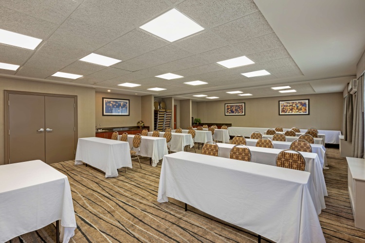 Best Western Plus Burlington Inn & Suites photo 31
