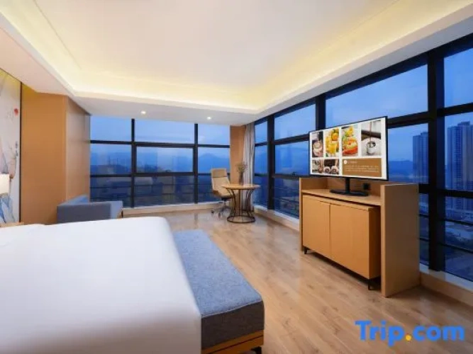 1 Bedroom Suite with mountain view