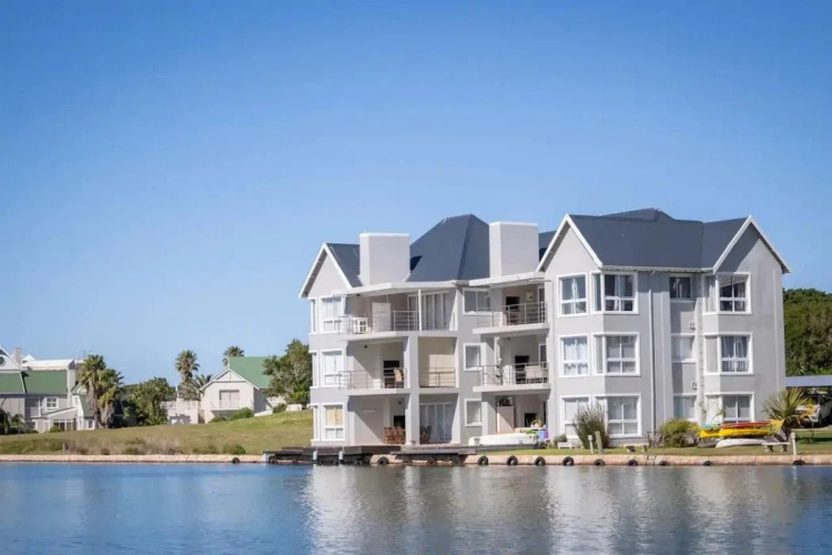 Water Views Apartment