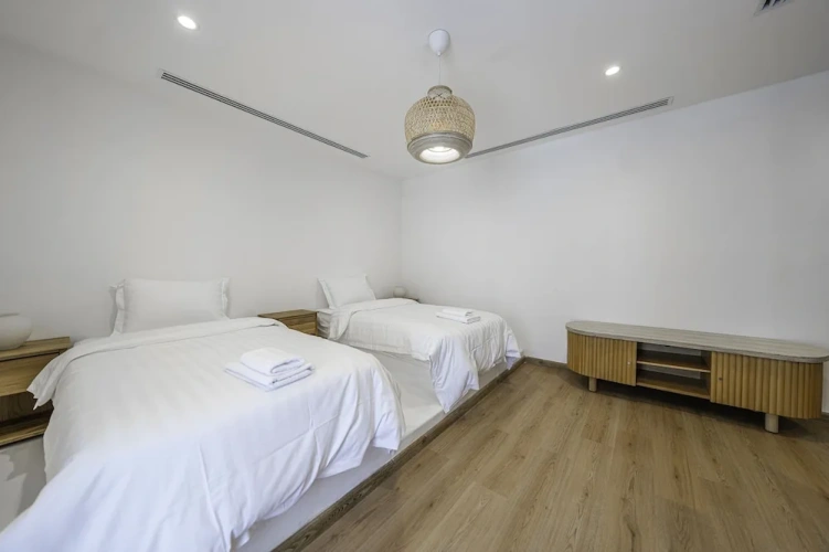 2 Bedrooms Villa