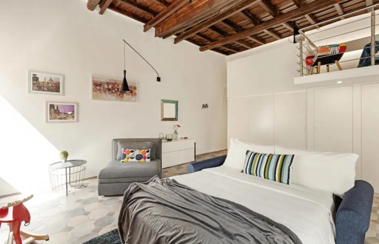 Sleek flat 4 guests 450mt from the Colosseum