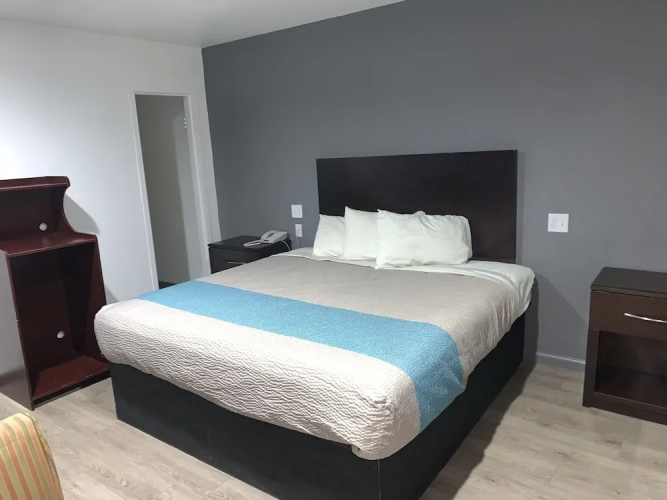 Winstons Air Conditioned Motel