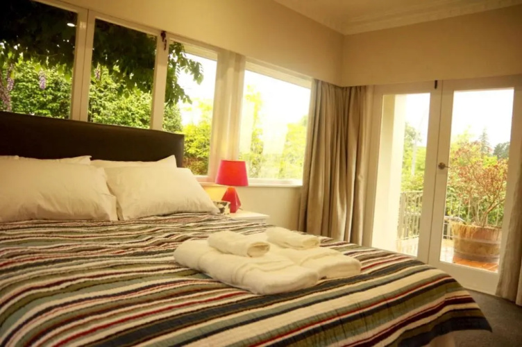 Lake Domain Boarding Holiday House