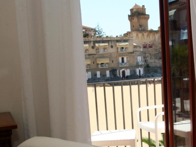 Apartment with balcony