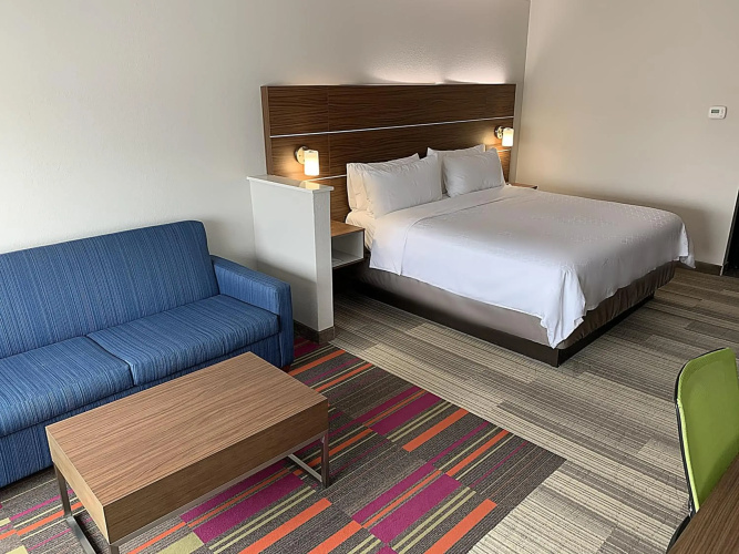Holiday Inn Express & Suites Moore by IHG