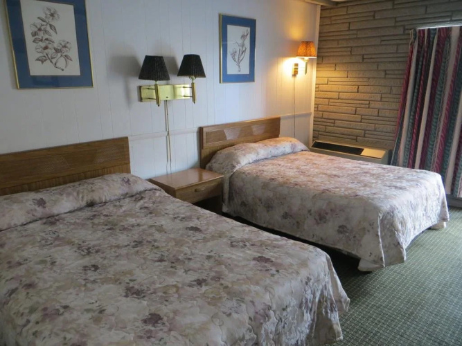 Travelers Inn