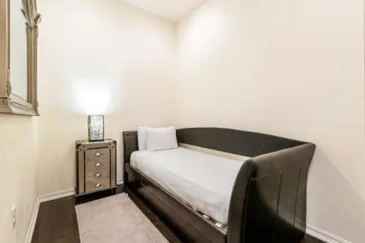 Spacious 4BD Luxury Penthouse with Balcony