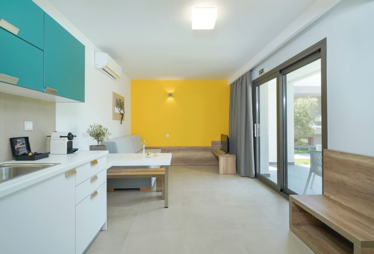Family Apartment with balcony and with pool view