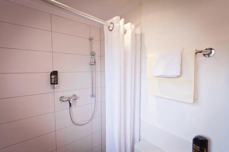 Hotel Spies