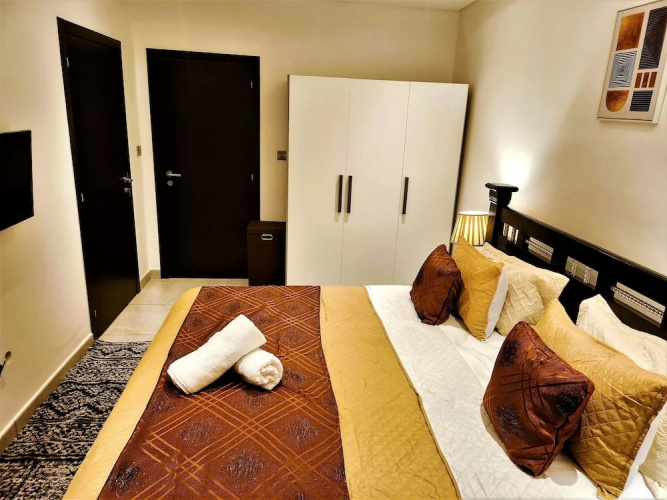 Elegant 2Bed Gem-5star Service-Pools-Gym