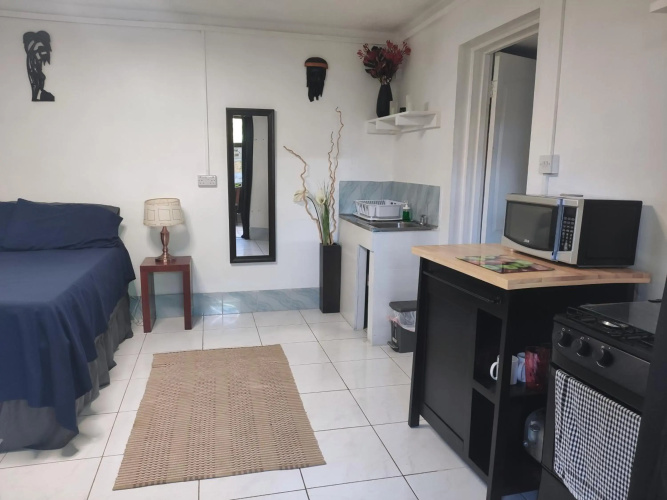Garden Studio Flat Mango Walk