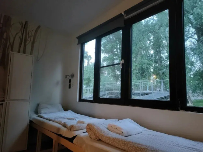 ArkaBarka Floating Hostel Belgrade