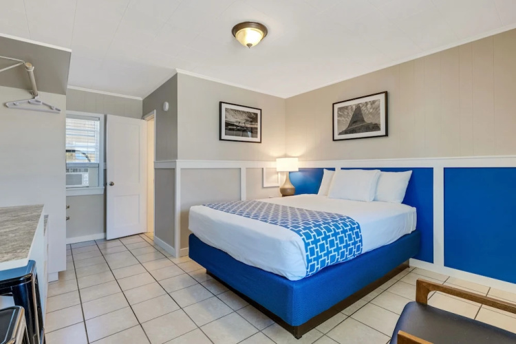 Dolphin Oceanfront Motel