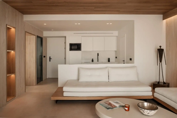 Suite with city view