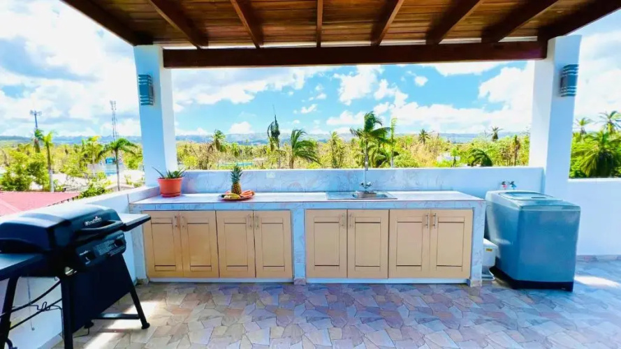 Private Rooftop Patio 2 Bedroom Apartment