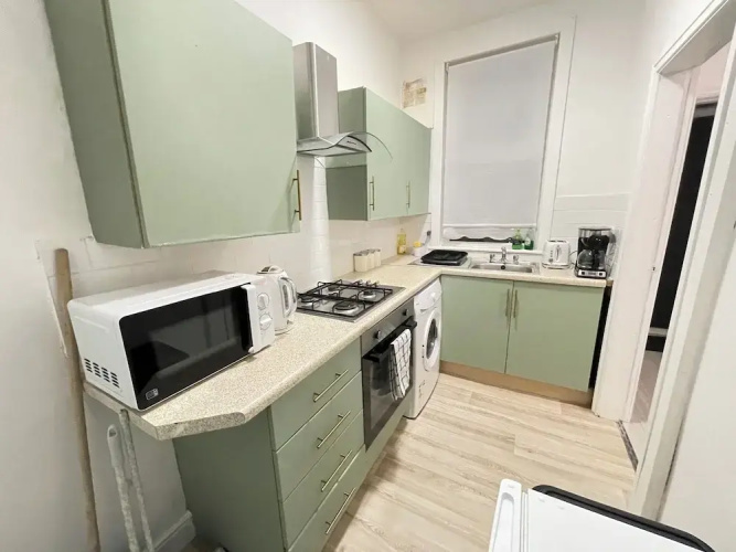 Cosy Contractor Stay-Sleeps 4