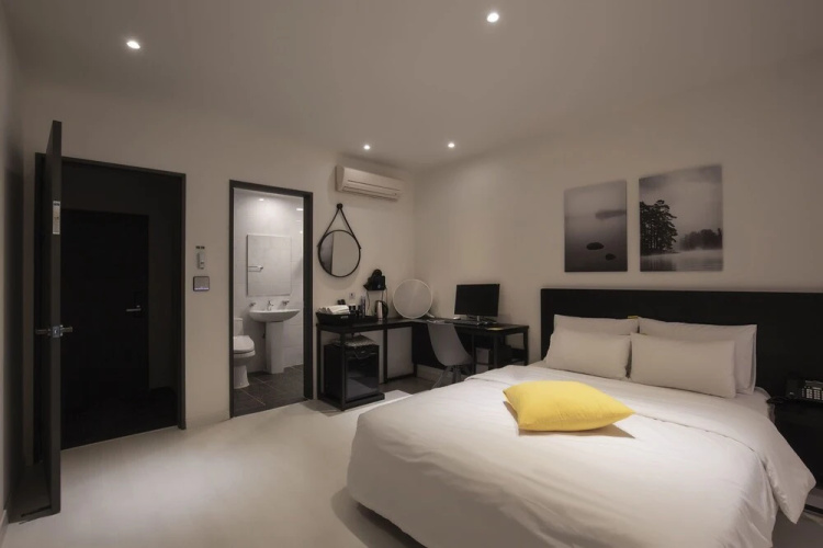 Yellow 8 Hotel