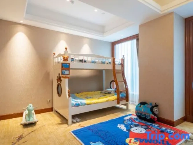 Deluxe Family Suite