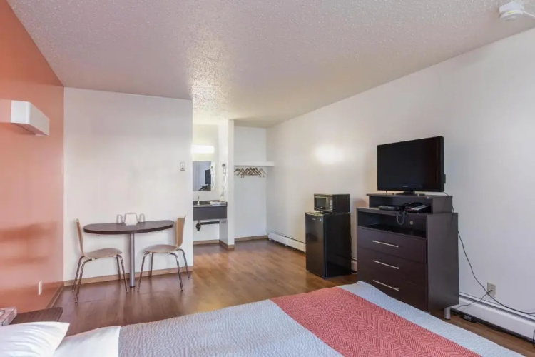 Motel 6-Camrose, AB