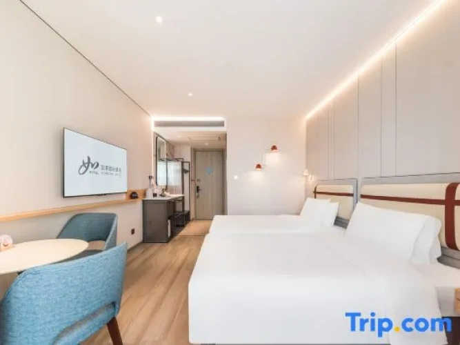 Standard Twin room with view