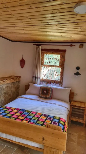 Derin Tas-Bungalow