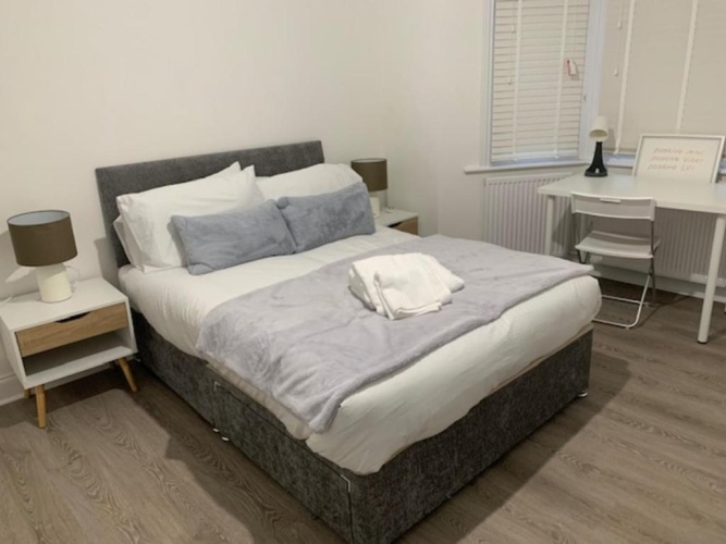 4 Bedrooms Cottage