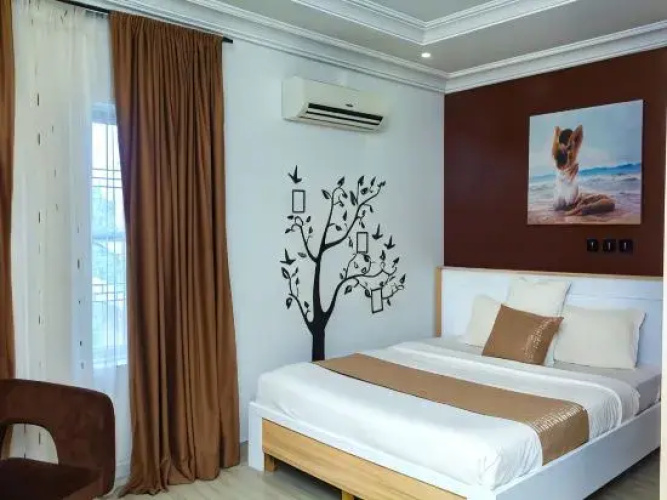 The Point Hotel Suites - Standard Hotel