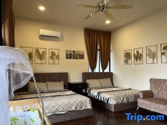 6 Bedrooms Villa