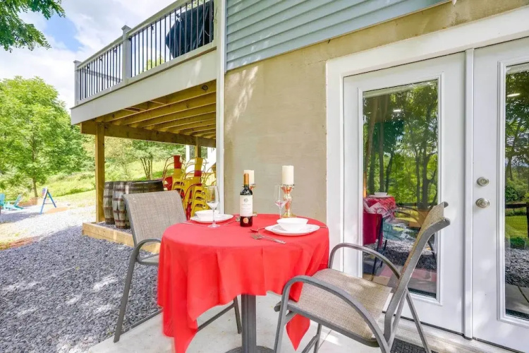 Front Royal Studio w/ Mtn Views & Brick Oven