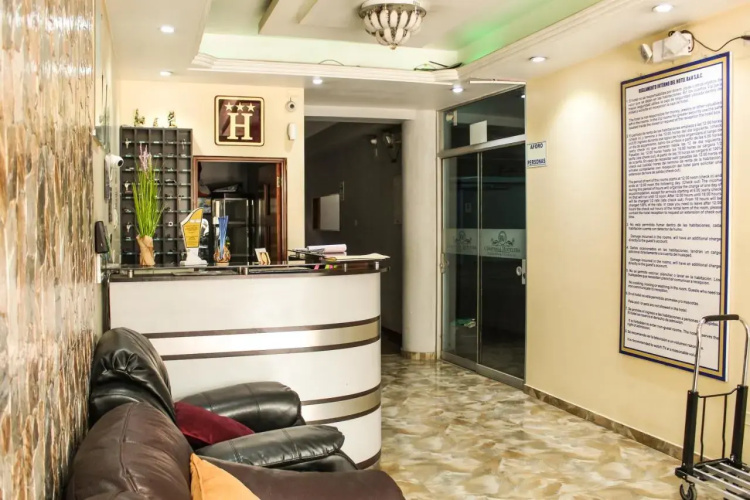Hotel B & V