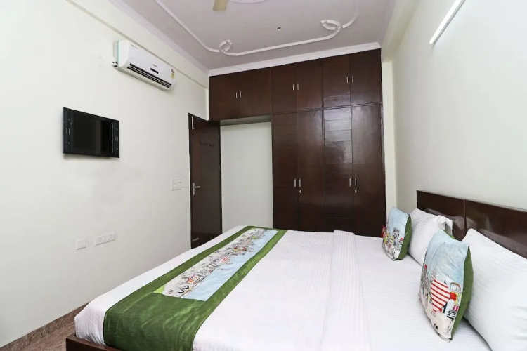 OYO 10172 Dhruv Residency