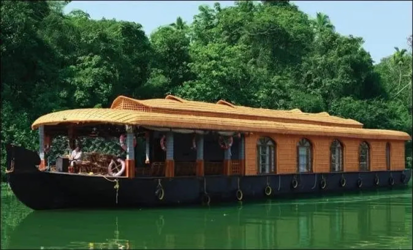 Royal Life Houseboat