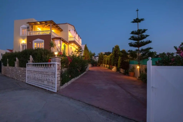 3 Bedrooms Villa