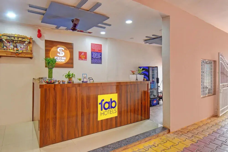 Fabhotel Stay Inn Lodge