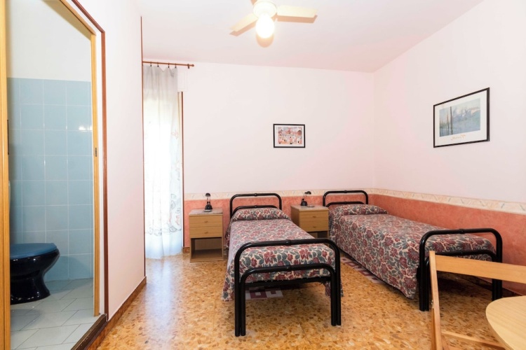 Standard Twin room with balcony
