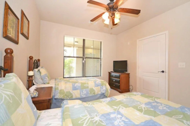 Under The Palms 3 Bedroom Condo by Redawning