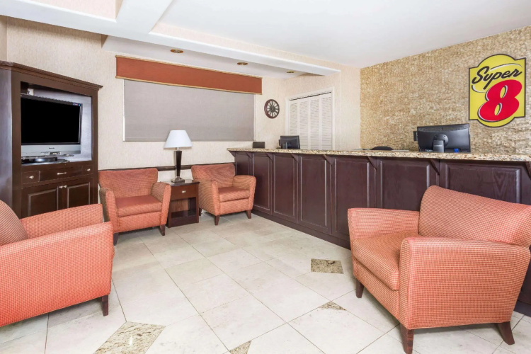 Super 8 by Wyndham Phoenix Downtown