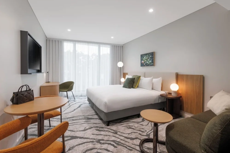 Veriu Adjoining Suite