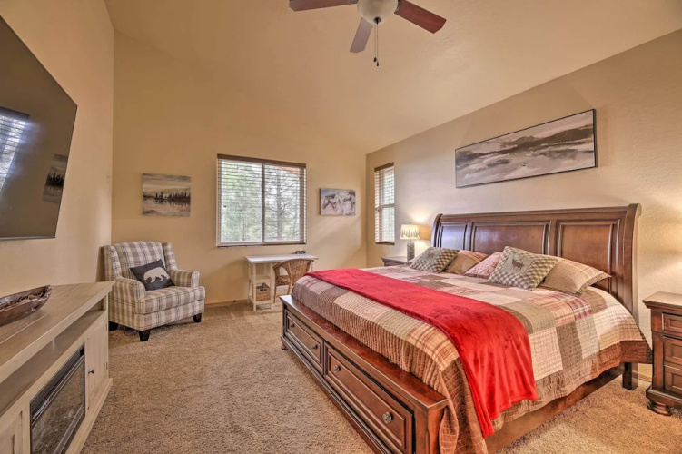 Deck & Views: Dog-friendly Cabin in Show Low!