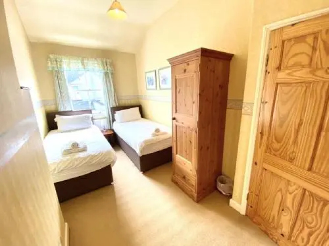 1 Catherine Cottages