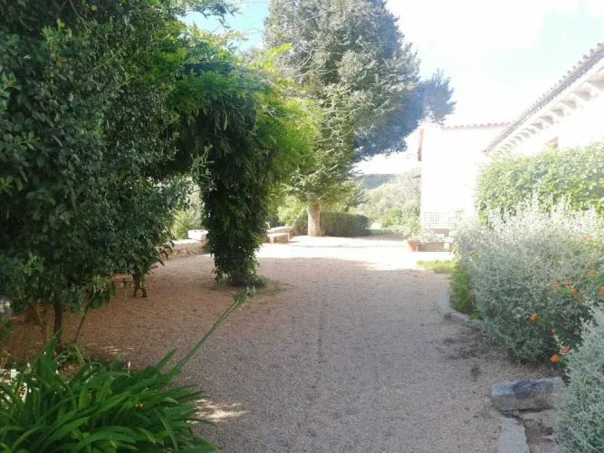 Impeccable 6-bed Villa in Luogosanto