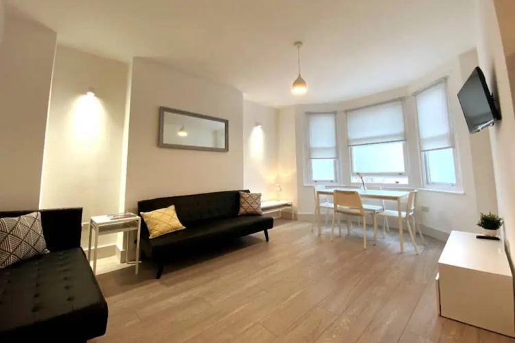 Cosy Sea Front Apartment Sleeps 6