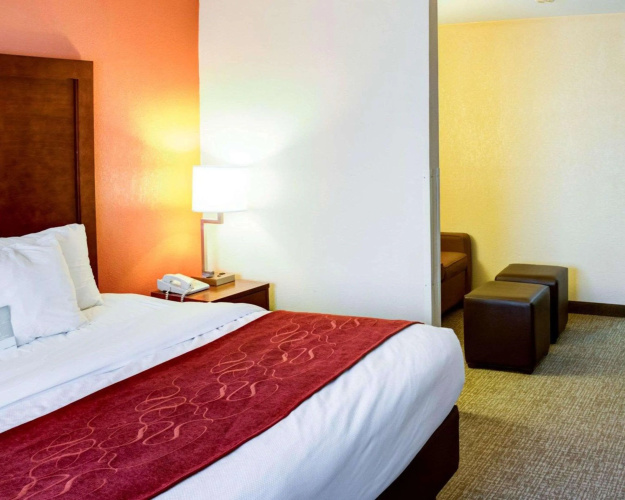 Comfort Suites Omaha Northwest