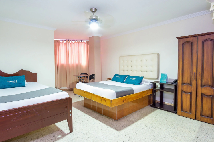 Bugatier ApartaHotel