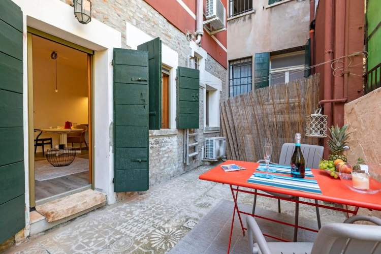 Snug Apartment With Private Courtyard M0270422677