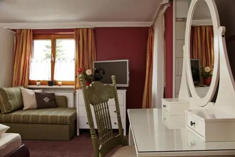 Vintage-Hotel Charivari